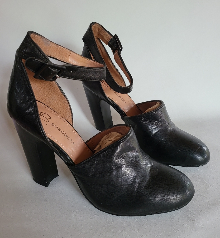 B. Makowsky Bfalure Womens Size 10M black Ankle Strap Pumps heels